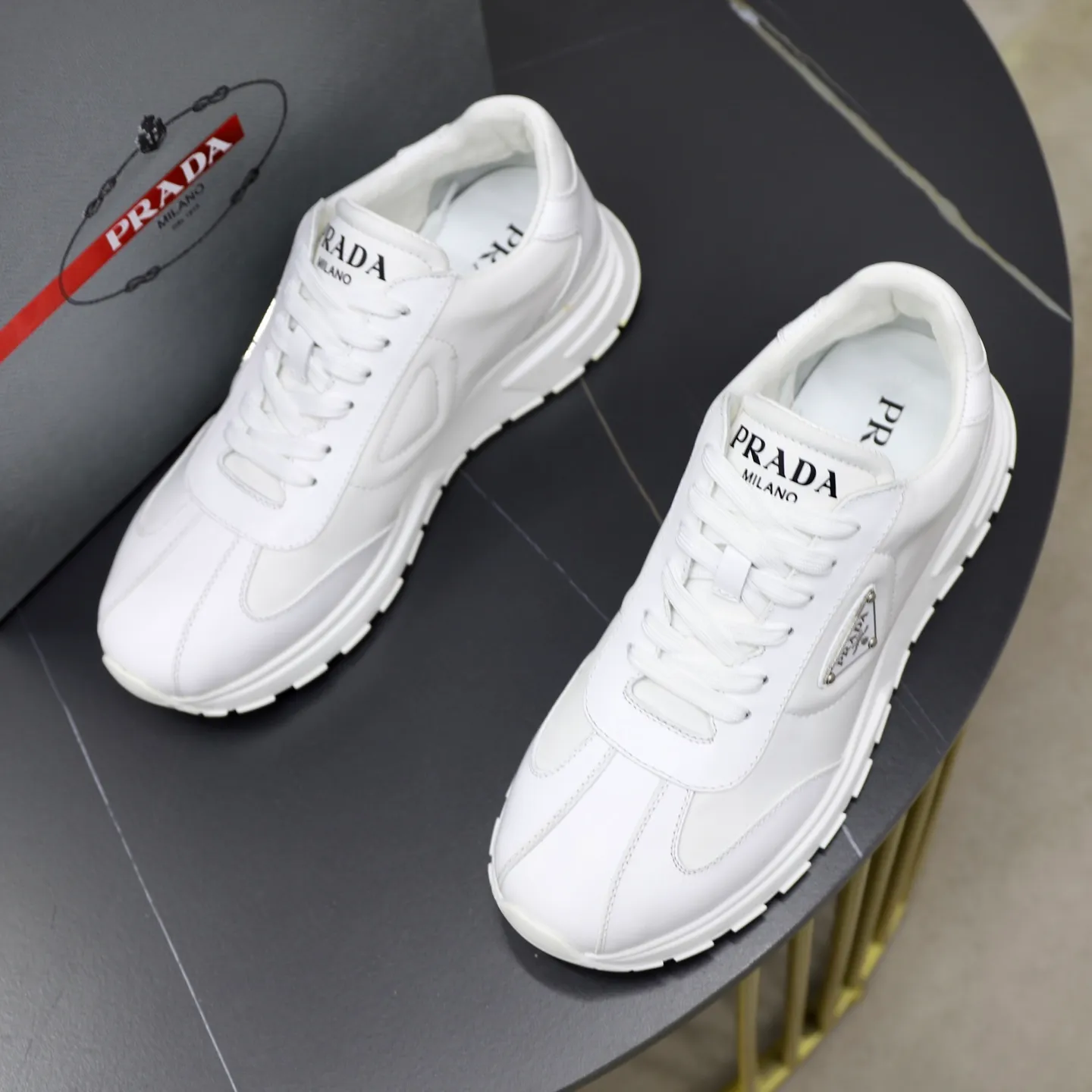 Ex-factory price: 580💰🙅‍♂️🙅‍♂️🙅‍♂️ Brand: PRADA Standard code: 38–44 (45 can be customized) Grade: Same as the official website Material: Original cowhide stitching Comfortable pig and cow lining Light and wear-resistant outsole Style category: Men's fashionable casual shoes and boots Running sneakers Distinguished luxury brand elements Top luxury Color: actual picture color